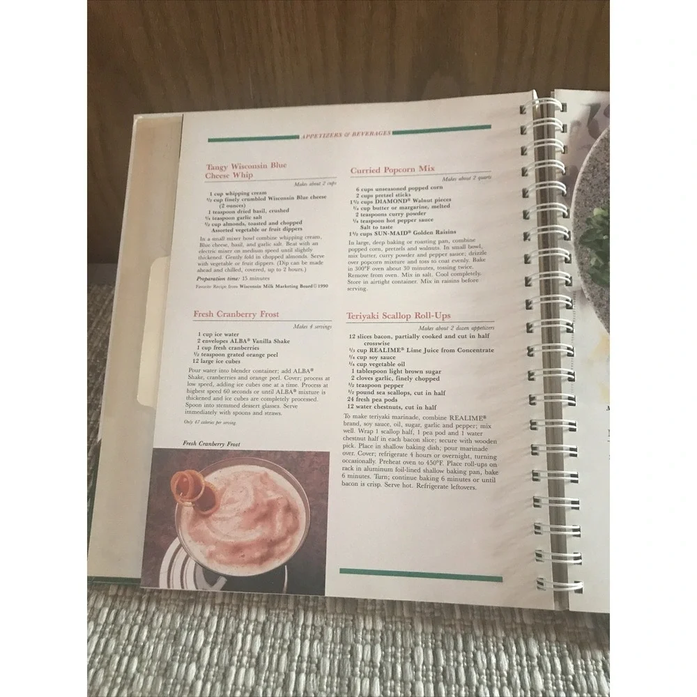 Treasury of Christmas Cookbook Recipe Collection Holiday‎ Spiral Bound